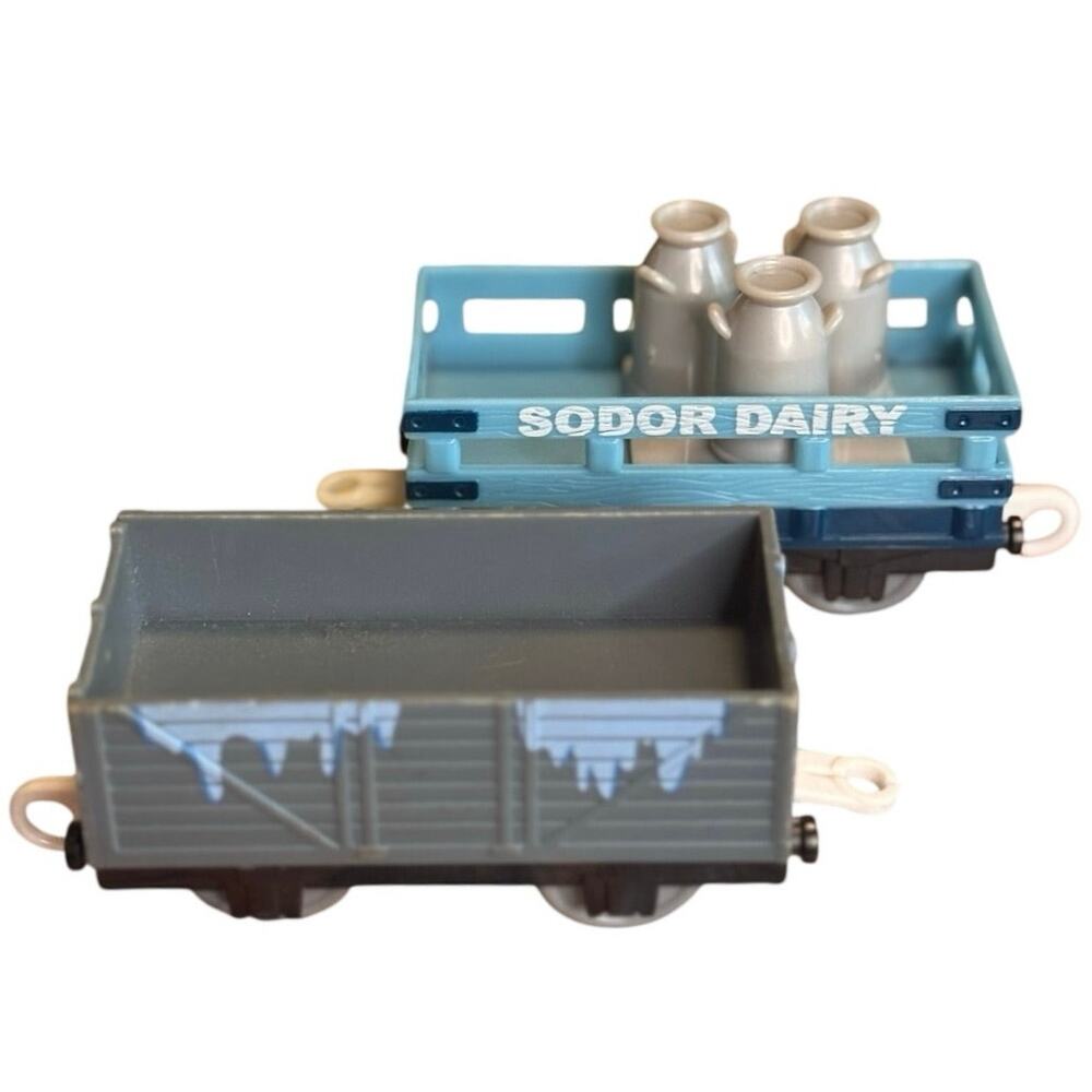 Thomas & Friends TrackMaster Sodor Dairy Car w/ 3 Milk Churns & Sodor Ice Co Car